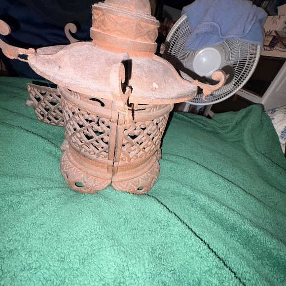 antique Japanese cast iron "tōrō" garden lantern - Picture 3 of 7